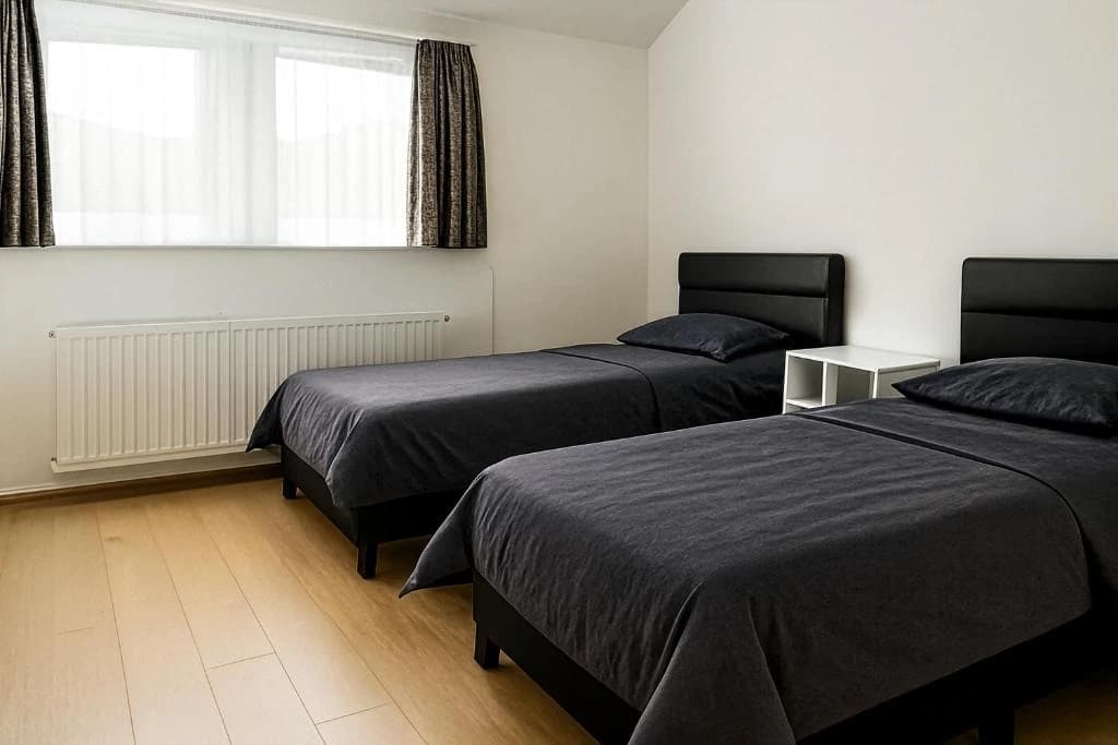 Schlafzimmer mit zwei Einzelbetten
